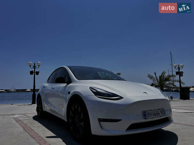Белый Тесла Model Y, объемом двигателя 0 л и пробегом 61 тыс. км за 28000 $, фото 9 на Automoto.ua