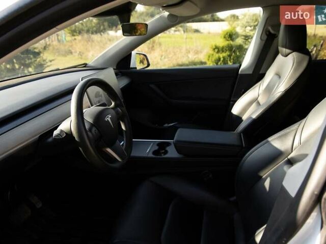 Белый Тесла Model Y, объемом двигателя 0 л и пробегом 103 тыс. км за 28400 $, фото 23 на Automoto.ua