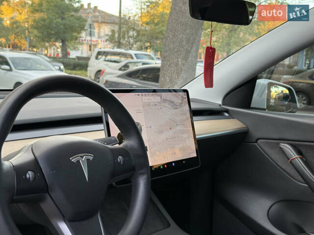 Тесла Model Y 2021 в Николаеве на Automoto.ua Белый Тесла Model Y, объемом двигателя 0 л и пробегом 80 тыс. км за 24999 $, фото 23 на Automoto.ua