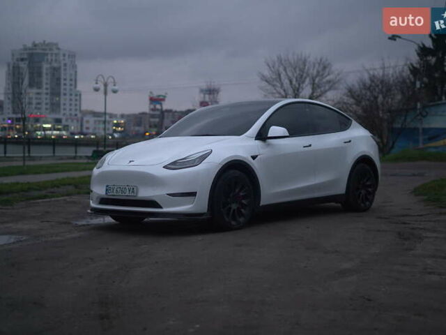 Білий Тесла Model Y, об'ємом двигуна 0 л та пробігом 66 тис. км за 23500 $, фото 20 на Automoto.ua