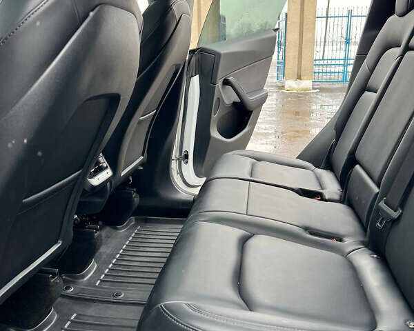 Білий Тесла Model Y, об'ємом двигуна 0 л та пробігом 88 тис. км за 24900 $, фото 27 на Automoto.ua