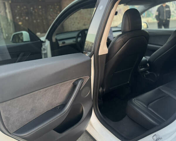 Білий Тесла Model Y, об'ємом двигуна 0 л та пробігом 55 тис. км за 24990 $, фото 10 на Automoto.ua