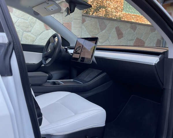 Белый Тесла Model Y, объемом двигателя 0 л и пробегом 55 тыс. км за 28000 $, фото 15 на Automoto.ua