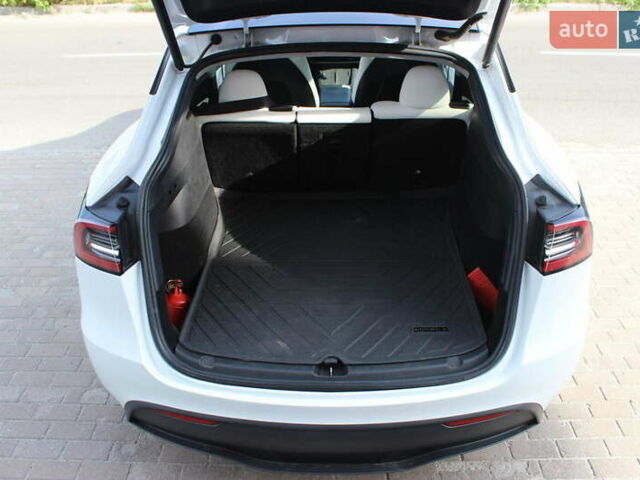 Белый Тесла Model Y, объемом двигателя 0 л и пробегом 67 тыс. км за 27000 $, фото 14 на Automoto.ua