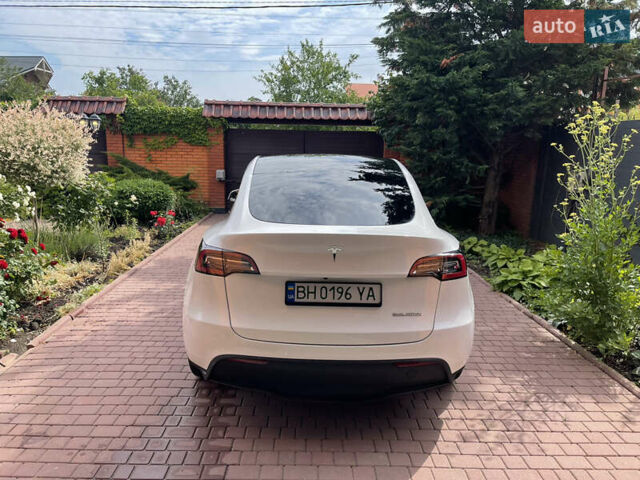 Белый Тесла Model Y, объемом двигателя 0 л и пробегом 45 тыс. км за 24000 $, фото 1 на Automoto.ua