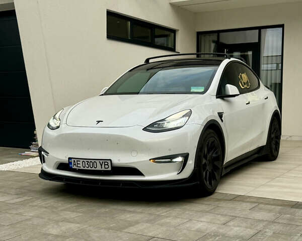Белый Тесла Model Y, объемом двигателя 0 л и пробегом 180 тыс. км за 23000 $, фото 1 на Automoto.ua