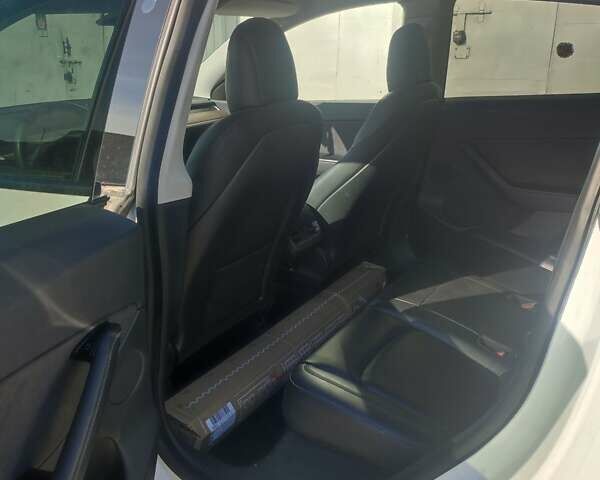 Белый Тесла Model Y, объемом двигателя 0 л и пробегом 76 тыс. км за 23000 $, фото 4 на Automoto.ua