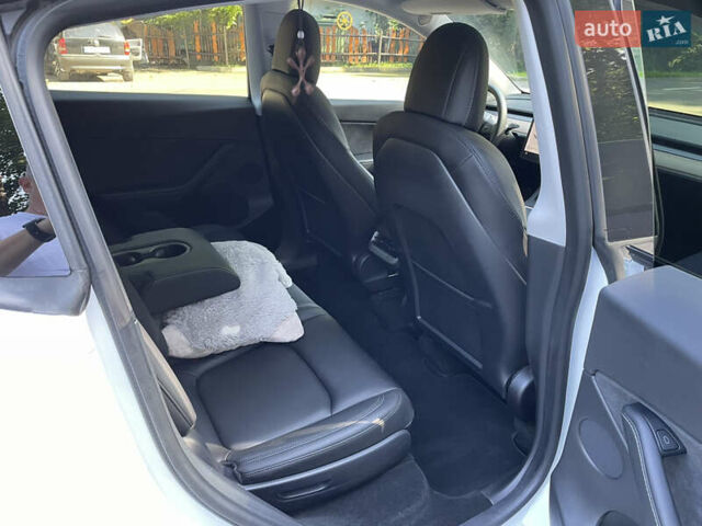Білий Тесла Model Y, об'ємом двигуна 0 л та пробігом 13 тис. км за 25500 $, фото 8 на Automoto.ua