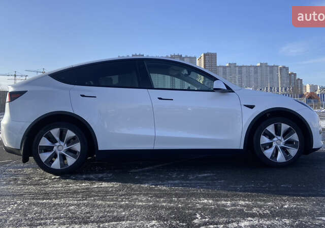 Белый Тесла Model Y, объемом двигателя 0 л и пробегом 20 тыс. км за 38000 $, фото 5 на Automoto.ua