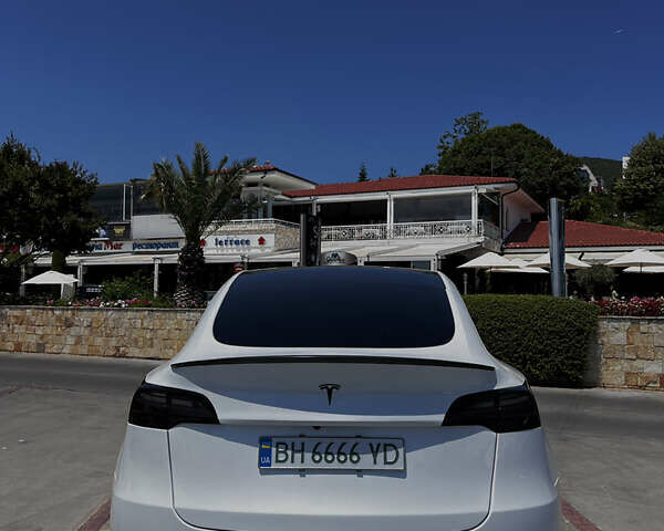 Белый Тесла Model Y, объемом двигателя 0 л и пробегом 61 тыс. км за 28000 $, фото 6 на Automoto.ua