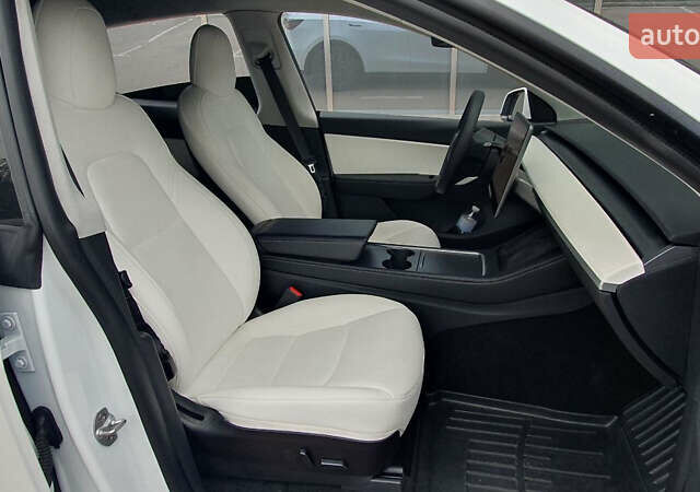 Білий Тесла Model Y, об'ємом двигуна 0 л та пробігом 74 тис. км за 25900 $, фото 8 на Automoto.ua