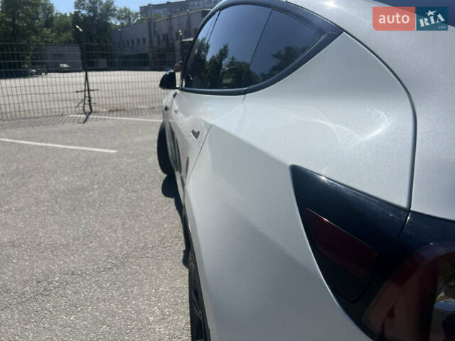 Белый Тесла Model Y, объемом двигателя 0 л и пробегом 63 тыс. км за 25500 $, фото 7 на Automoto.ua