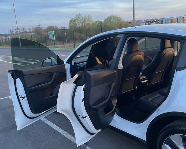 Белый Тесла Model Y, объемом двигателя 0 л и пробегом 76 тыс. км за 23400 $, фото 33 на Automoto.ua