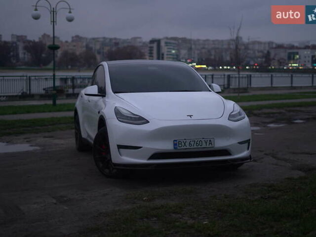 Білий Тесла Model Y, об'ємом двигуна 0 л та пробігом 66 тис. км за 23500 $, фото 39 на Automoto.ua
