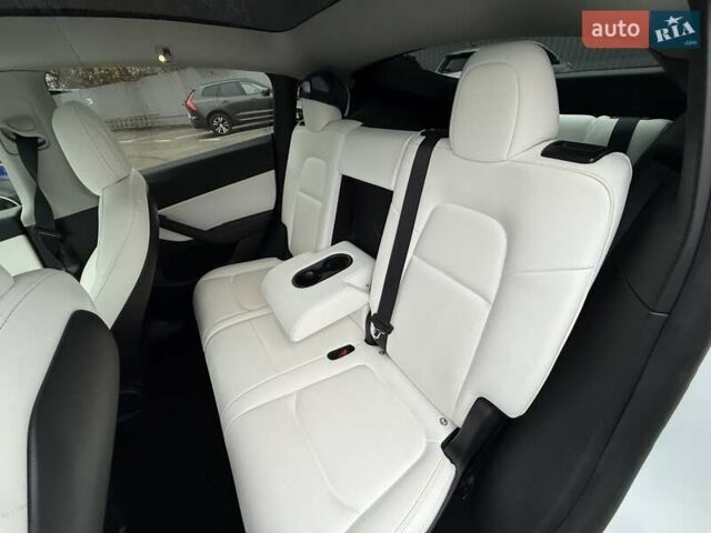 Белый Тесла Model Y, объемом двигателя 0 л и пробегом 80 тыс. км за 25500 $, фото 34 на Automoto.ua