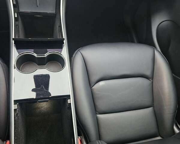 Тесла Model Y 2021 в Ровно на Automoto.ua Белый Тесла Model Y, объемом двигателя 0 л и пробегом 133 тыс. км за 22000 $, фото 9 на Automoto.ua