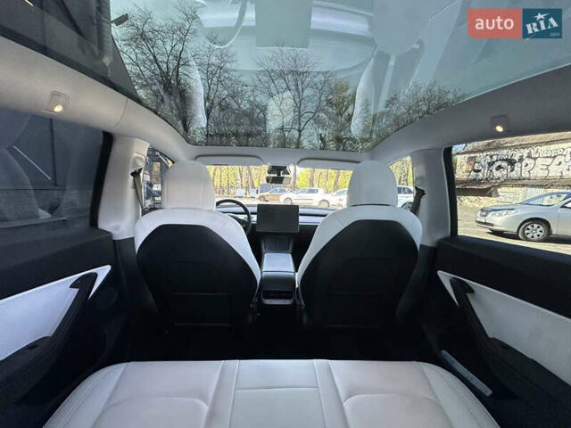 Белый Тесла Model Y, объемом двигателя 0 л и пробегом 51 тыс. км за 29500 $, фото 30 на Automoto.ua