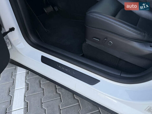 Тесла Model Y 2021 в Хмельницком на Automoto.ua Белый Тесла Model Y, объемом двигателя 0 л и пробегом 83 тыс. км за 25499 $, фото 46 на Automoto.ua