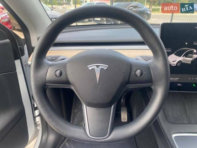 Білий Тесла Model Y, об'ємом двигуна 0 л та пробігом 61 тис. км за 23800 $, фото 13 на Automoto.ua