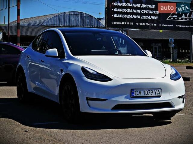 Білий Тесла Model Y, об'ємом двигуна 0 л та пробігом 67 тис. км за 25500 $, фото 1 на Automoto.ua