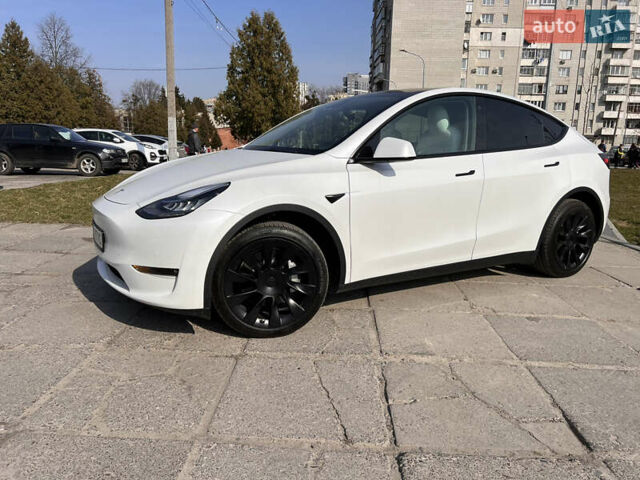 Білий Тесла Model Y, об'ємом двигуна 0 л та пробігом 15 тис. км за 27500 $, фото 1 на Automoto.ua