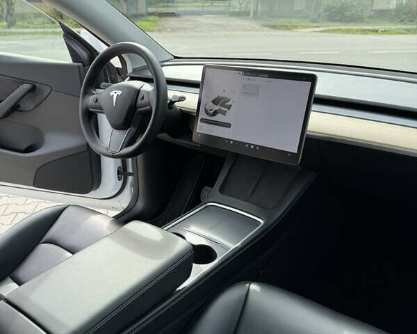 Білий Тесла Model Y, об'ємом двигуна 0 л та пробігом 69 тис. км за 21500 $, фото 8 на Automoto.ua