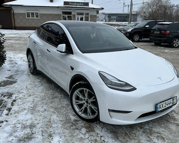 Белый Тесла Model Y, объемом двигателя 0 л и пробегом 85 тыс. км за 39800 $, фото 2 на Automoto.ua