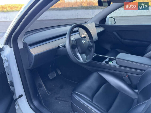 Белый Тесла Model Y, объемом двигателя 0 л и пробегом 71 тыс. км за 20999 $, фото 15 на Automoto.ua