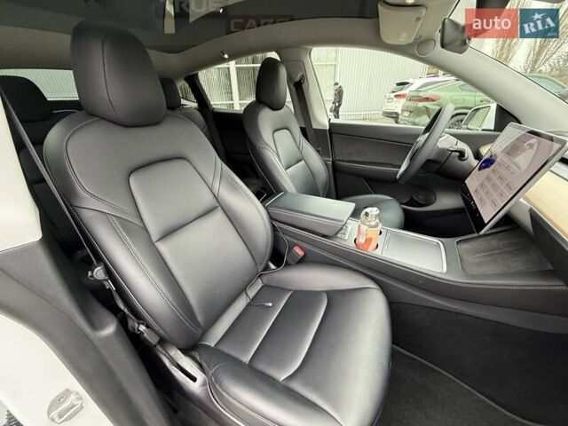 Белый Тесла Model Y, объемом двигателя 0 л и пробегом 68 тыс. км за 24900 $, фото 21 на Automoto.ua