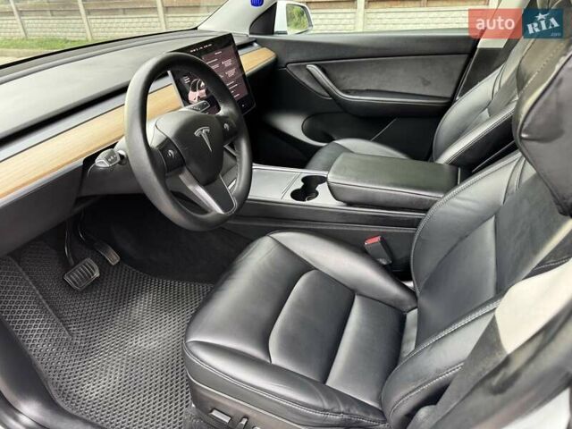 Тесла Model Y 2021 в Львове на Automoto.ua Белый Тесла Model Y, объемом двигателя 0 л и пробегом 102 тыс. км за 24500 $, фото 12 на Automoto.ua