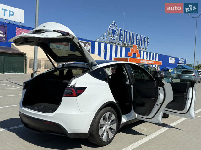 Белый Тесла Model Y, объемом двигателя 0 л и пробегом 110 тыс. км за 27750 $, фото 24 на Automoto.ua