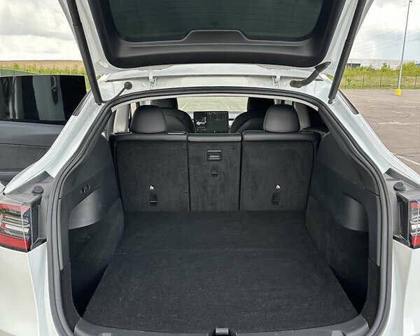 Белый Тесла Model Y, объемом двигателя 0 л и пробегом 81 тыс. км за 24000 $, фото 10 на Automoto.ua