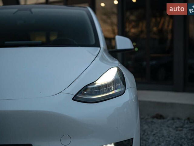 Белый Тесла Model Y, объемом двигателя 0 л и пробегом 69 тыс. км за 27500 $, фото 11 на Automoto.ua