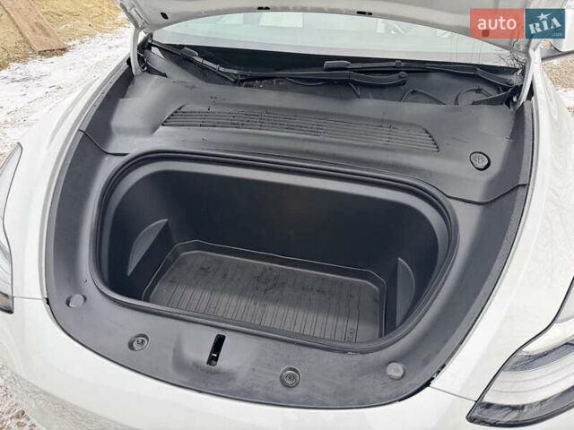 Белый Тесла Model Y, объемом двигателя 0 л и пробегом 60 тыс. км за 29900 $, фото 10 на Automoto.ua