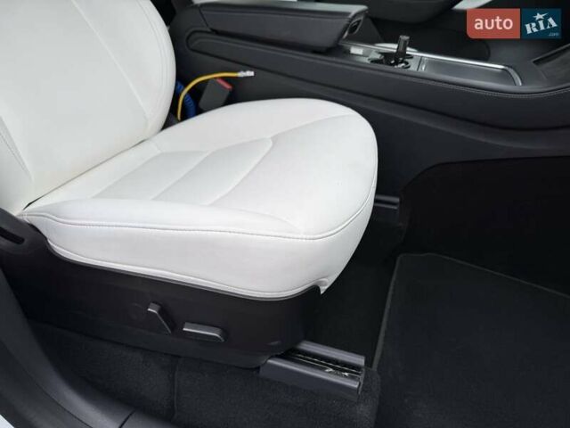 Белый Тесла Model Y, объемом двигателя 0 л и пробегом 80 тыс. км за 25500 $, фото 27 на Automoto.ua