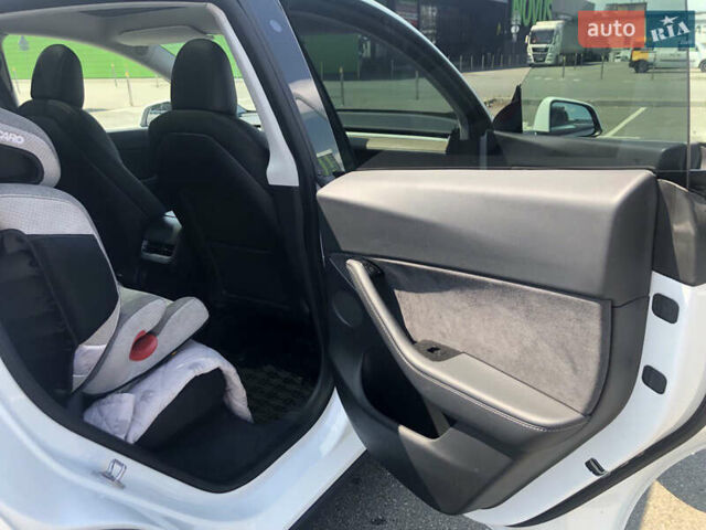 Белый Тесла Model Y, объемом двигателя 0 л и пробегом 55 тыс. км за 24500 $, фото 8 на Automoto.ua