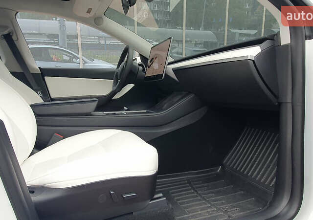 Білий Тесла Model Y, об'ємом двигуна 0 л та пробігом 74 тис. км за 25900 $, фото 7 на Automoto.ua