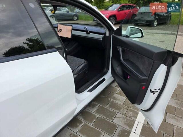 Білий Тесла Model Y, об'ємом двигуна 0 л та пробігом 44 тис. км за 26000 $, фото 5 на Automoto.ua