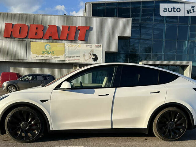 Белый Тесла Model Y, объемом двигателя 0 л и пробегом 37 тыс. км за 34500 $, фото 2 на Automoto.ua