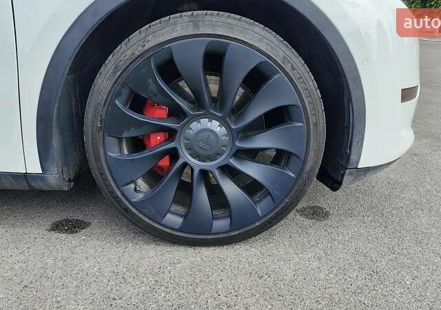 Белый Тесла Model Y, объемом двигателя 0 л и пробегом 91 тыс. км за 26900 $, фото 17 на Automoto.ua