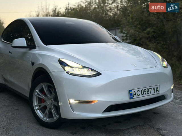 Белый Тесла Model Y, объемом двигателя 0 л и пробегом 57 тыс. км за 30000 $, фото 1 на Automoto.ua