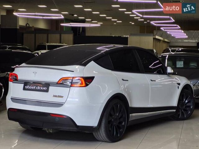 Белый Тесла Model Y, объемом двигателя 0 л и пробегом 58 тыс. км за 26999 $, фото 1 на Automoto.ua