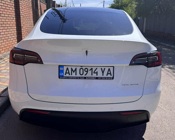 Белый Тесла Model Y, объемом двигателя 0 л и пробегом 65 тыс. км за 25000 $, фото 2 на Automoto.ua