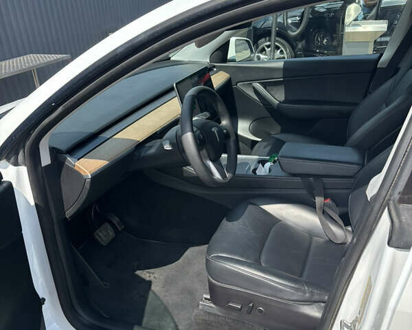 Белый Тесла Model Y, объемом двигателя 0 л и пробегом 65 тыс. км за 22800 $, фото 4 на Automoto.ua