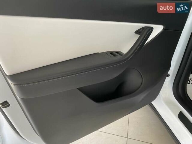 Тесла Model Y 2021 в Одессе на Automoto.ua Белый Тесла Model Y, объемом двигателя 0 л и пробегом 58 тыс. км за 26300 $, фото 39 на Automoto.ua