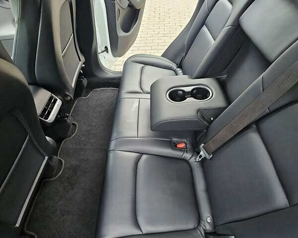 Тесла Model Y 2021 в Ровно на Automoto.ua Белый Тесла Model Y, объемом двигателя 0 л и пробегом 133 тыс. км за 22000 $, фото 39 на Automoto.ua