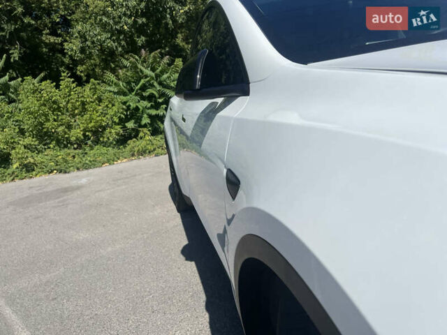 Белый Тесла Model Y, объемом двигателя 0 л и пробегом 63 тыс. км за 25500 $, фото 16 на Automoto.ua