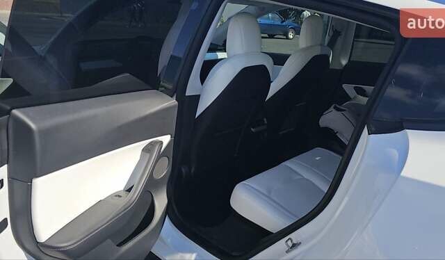 Белый Тесла Model Y, объемом двигателя 0 л и пробегом 119 тыс. км за 24000 $, фото 1 на Automoto.ua