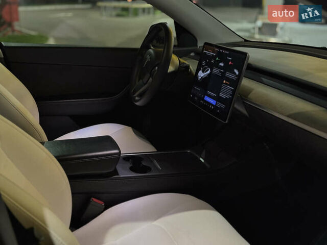 Белый Тесла Model Y, объемом двигателя 0 л и пробегом 58 тыс. км за 26250 $, фото 7 на Automoto.ua