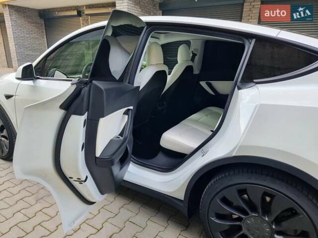 Белый Тесла Model Y, объемом двигателя 0 л и пробегом 98 тыс. км за 26499 $, фото 35 на Automoto.ua